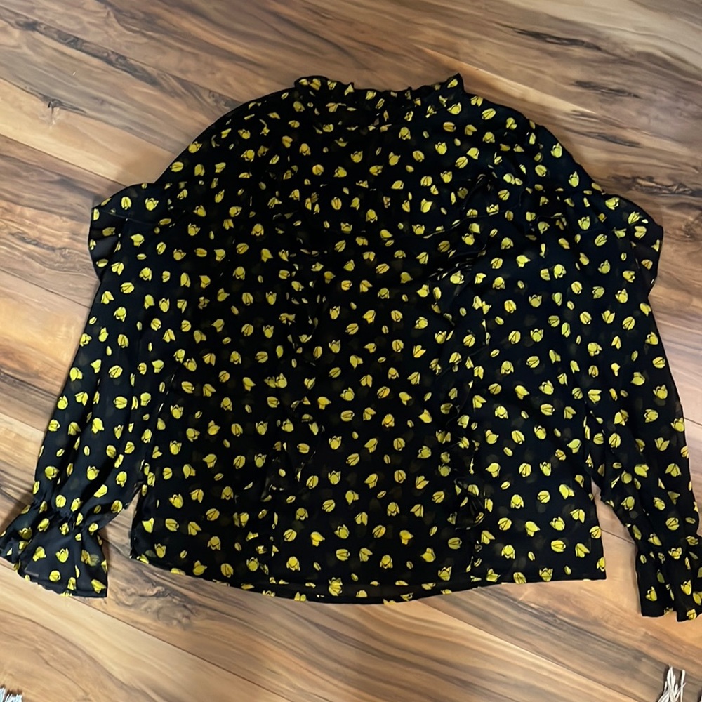Who What Wear blacks and yellow flower top